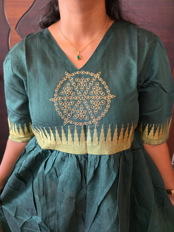 BOTTLE GREEN FUCNTIONAL WEAR KOLAM MAXI 0575