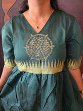BOTTLE GREEN FUCNTIONAL WEAR KOLAM MAXI 0575