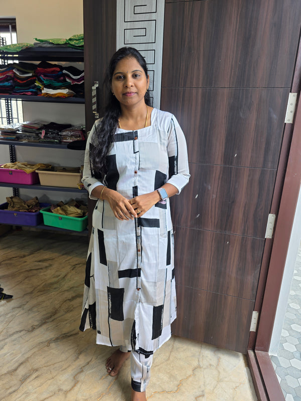 WHITE WITH BLACK A-LINE DELTA CO-ORD SETS 0544